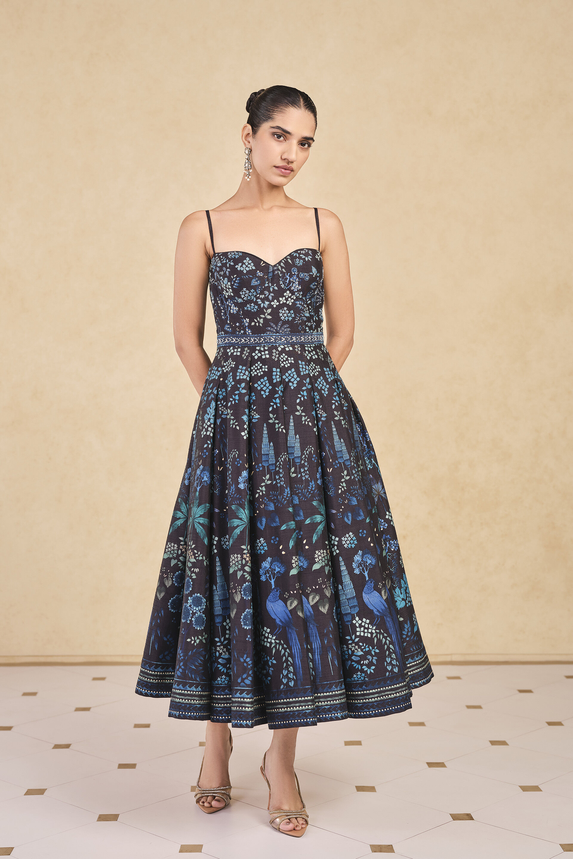 Designer dress sites on sale